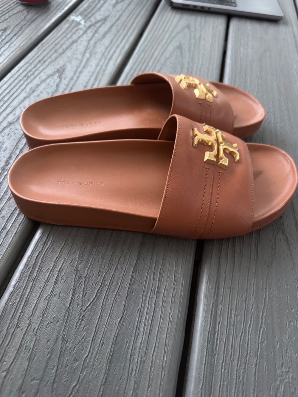 Tory Burch Tan Leather Slide Sandals with Gold Logo - Picture 3 of 3